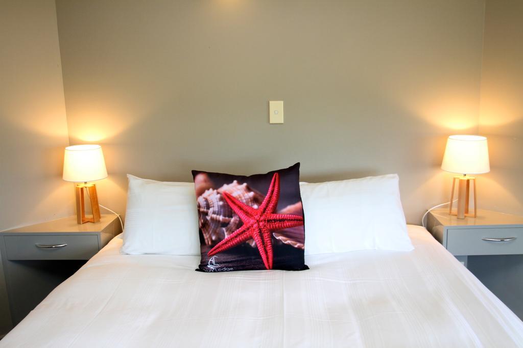 Aloha Lodge Beachside Accommodation Нелсън Екстериор снимка
