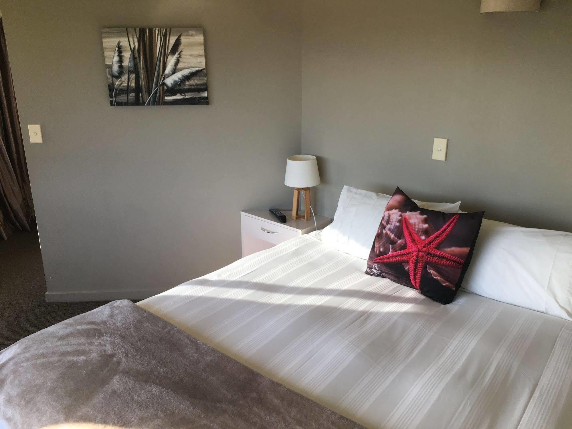 Aloha Lodge Beachside Accommodation Нелсън Екстериор снимка